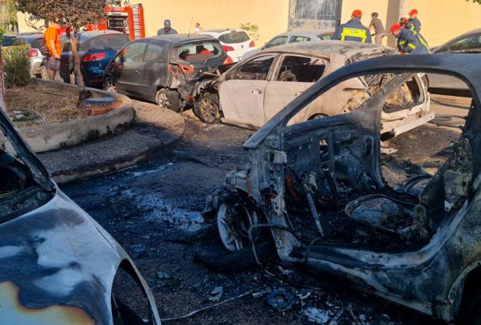 Φωτιά στη Νέα Σμύρνη – Κάηκαν παρκαρισμένα αυτοκίνητα στην οδό Νικολάου Πλαστήρα (ΒΙΝΤΕΟ)