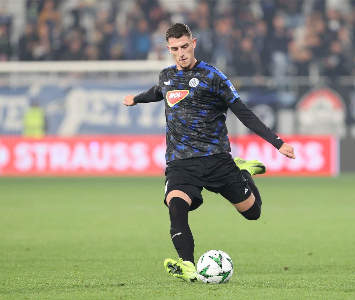 ΑΕΚ: Ο Μίλος Πάντοβιτς εν δράσει (ΒΙΝΤΕΟ)