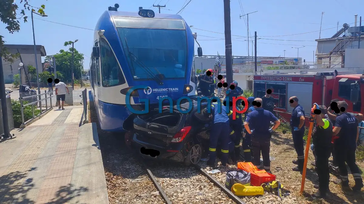 Σύγκρουση ΙΧ με Προαστιακό στην Πάτρα – Ελαφρά τραυματίας ο οδηγός