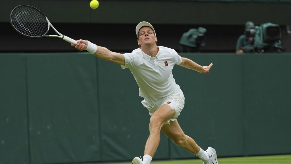 Wimbledon: Ο Σίνερ συνεχίζει αήττητος, Κομπόλι πρώτη φορά στον 4ο γύρο Grand Slam