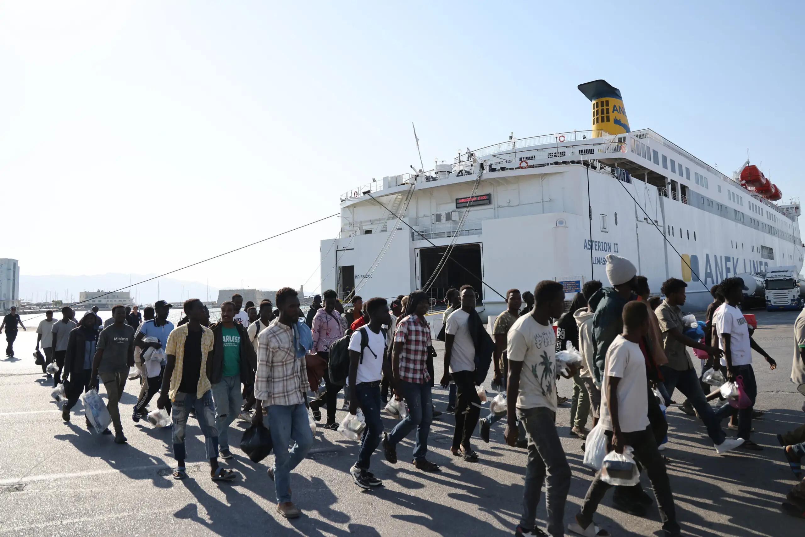 Νέα τρία σκάφη με 150 μετανάστες εντοπίστηκαν στη Γαύδο
