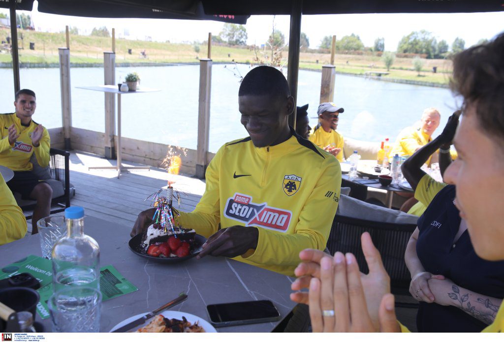 ΑΕΚ Προετοιμασία: Τούρτα-έκπληξη στον Ζίνι!