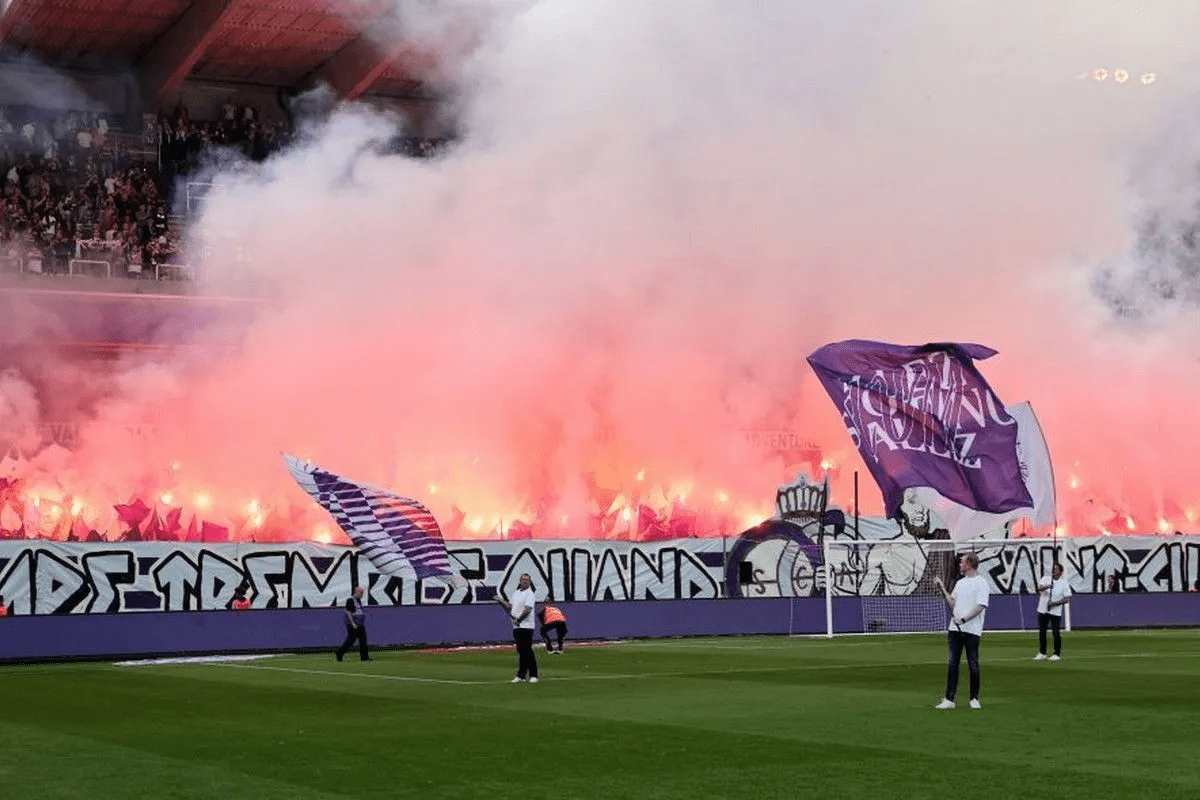 Τιμωρία στην Άντερλεχτ από την UEFA για καπνογόνα στο ματς με την ΑΕΚ