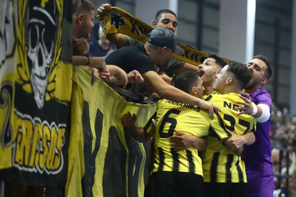 Futsal: Θρίαμβος της ΑΕΚάρας – Νίκησε με 8-1 την Σγιαρμτρόλαν