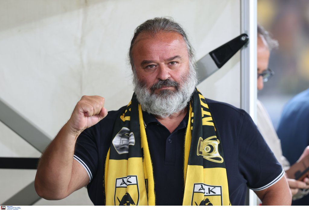 Με τη μπάλα του αγώνα στα χέρια μετά τη μεγάλη πρόκριση της ΑΕΚ ο Μάριος Ηλιόπουλος