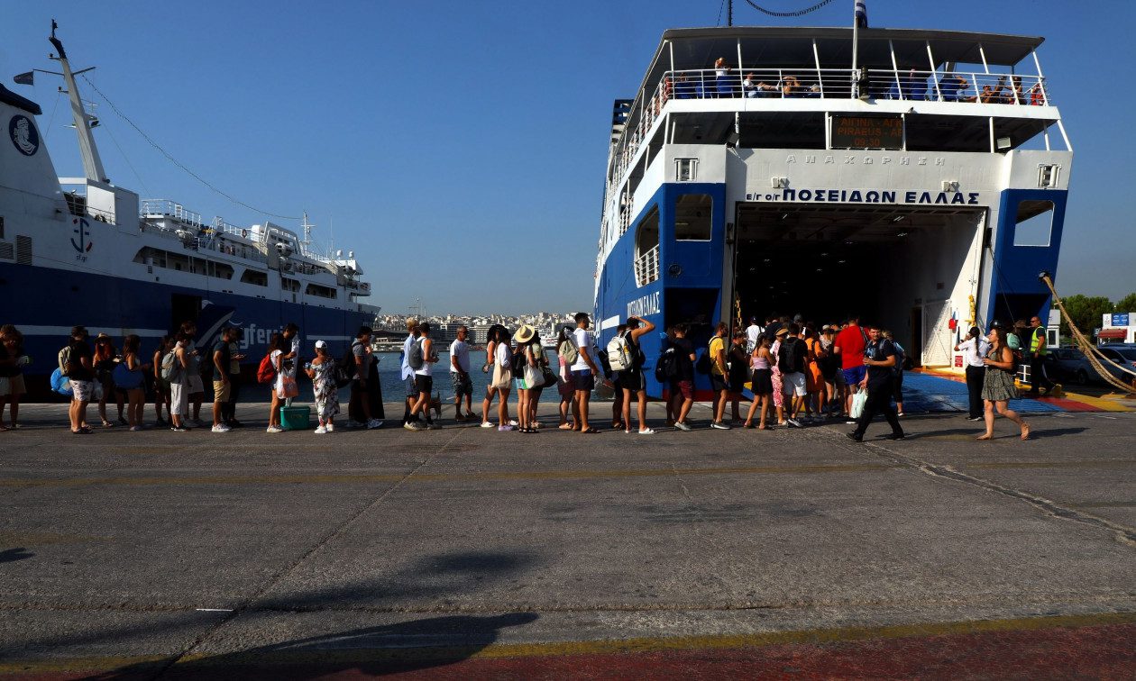 Πειραιάς: Ηλικιωμένος ανασύρθηκε χωρίς τις αισθήσεις του από το λιμάνι