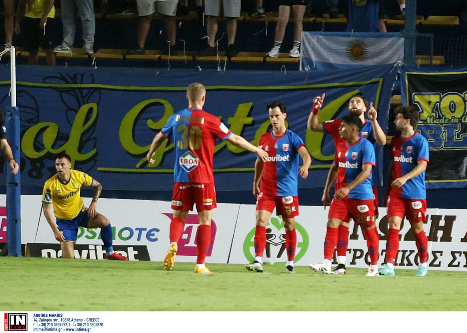 Ένταση και προσωρινή διακοπή στο Αγρίνιο: Τα επεισόδια στο Παναιτωλικός – Βόλος (vid)