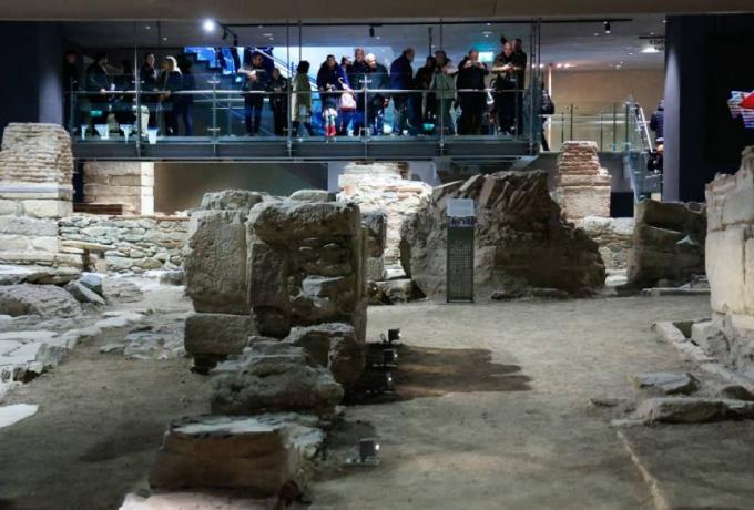 Μετρό Θεσσαλονίκη: Ο στατικός ηλεκτρισμός «χτυπά» επισκέπτες και τουρίστες στον σταθμό Βενιζέλου
