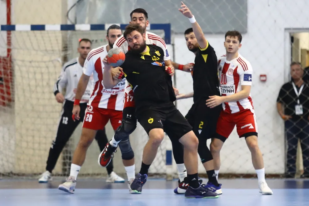 Χάντμπολ: Τα καλύτερα στιγμιότυπα του τελικού Super Cup ανάμεσα σε Ολυμπιακό και ΑΕΚ (vid)