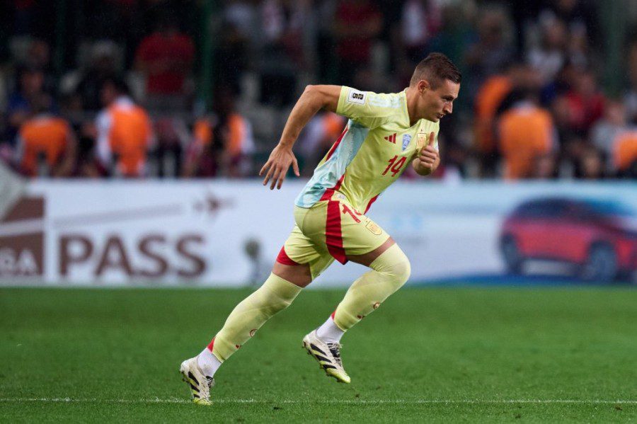 Συγκινητικές στιγμές στο χωριό του Ντε Φρούτος: Πανηγύρισαν και οι 92 κάτοικοι το ντεμπούτο του με την Εθνική Ισπανίας! (VIDEO)