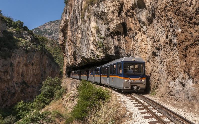Συναγερμός στα Καλάβρυτα: Εγκλωβίστηκαν επιβάτες του Οδοντωτού σε δύσβατο σημείο