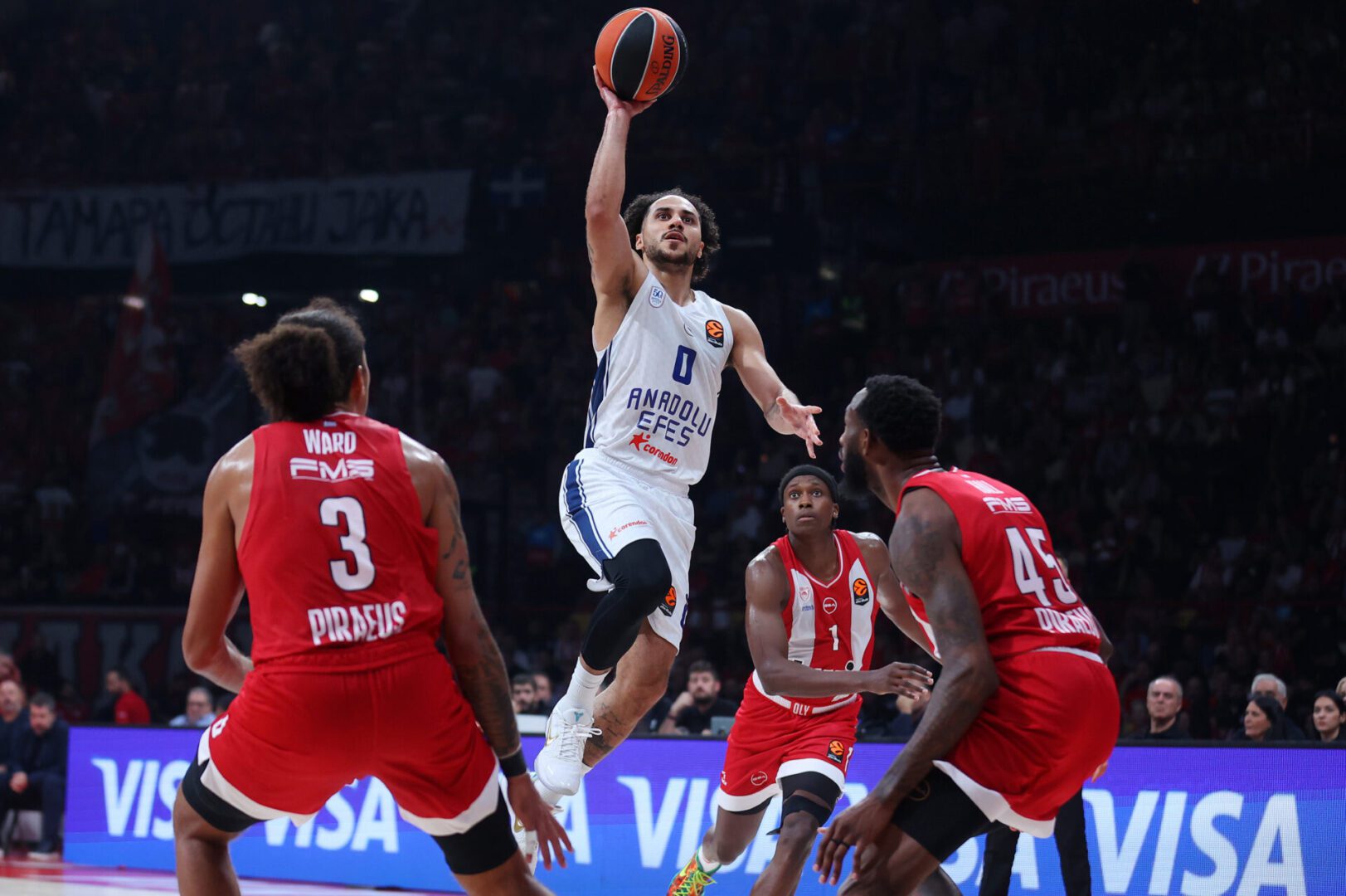 Euroleague: Η Εφές επικράτησε του Ολυμπιακού στο ΣΕΦ, με 16 λιγότερες βολές