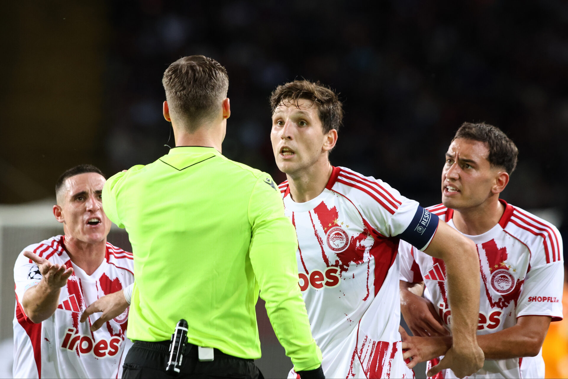 Ρέτσος: «Ανεπίτρεπτο να χάνουμε την συγκέντρωση μας – Μου λένε ότι δεν υπάρχει πέναλτι»