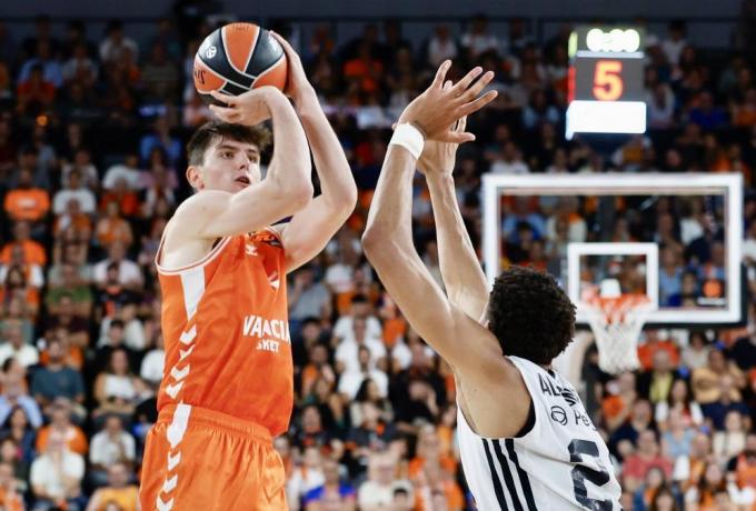 EuroLeague: Σπουδαία νίκη με 80-78 για τη Βαλένθια απέναντι στη Ντουμπάι!