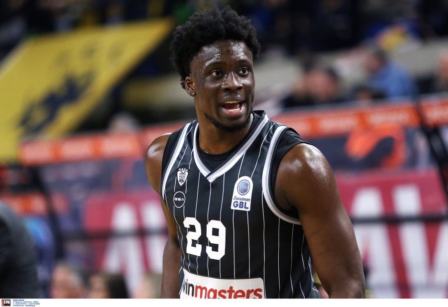 Και επίσημα στους Μιλγουόκι Μπακς ο Άλεξ Αντετοκούνμπο!