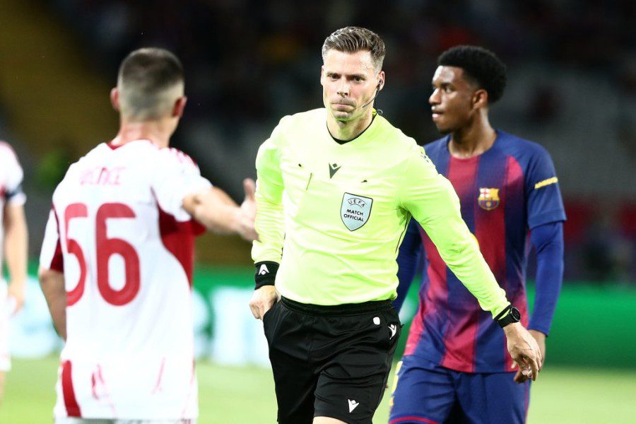 UEFA: Ο διαιτητής δικαιώθηκε για τα πέναλτι στον αγώνα Μπαρτσελόνα – Ολυμπιακός