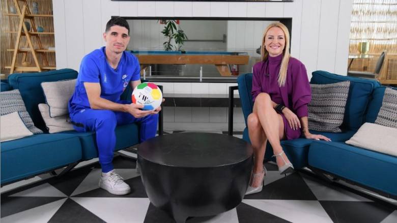 Πέτρος Μάνταλος: «Φανταστικό το κλίμα στην Εθνική – Δεν είμαι θρύλος της ΑΕΚ, θρύλοι είναι αυτοί στις κολώνες» (VIDEO)