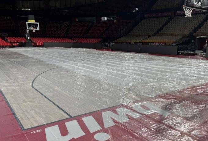 Μουσαμάδες στο ΣΕΦ μετά τη νίκη του Ολυμπιακού – Στάζει ξανά η οροφή του γηπέδου