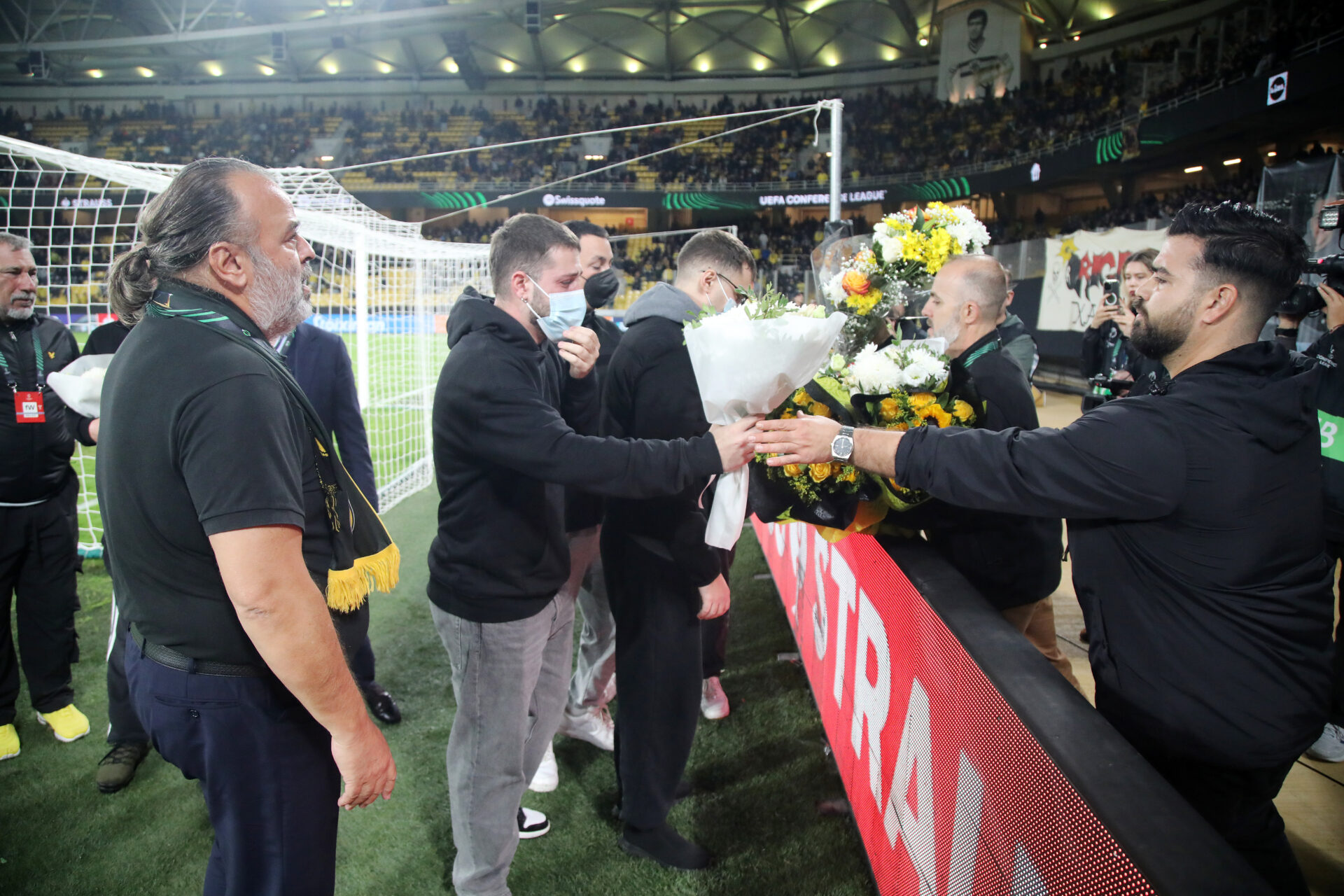 Συγκλονιστικές στιγμές πριν την έναρξη του αγώνα: Η ΑΕΚ αποχαιρέτησε τον Μάριο! – «Κι ήρωες να’ ναι καλά…» (ΦΩΤΟ)