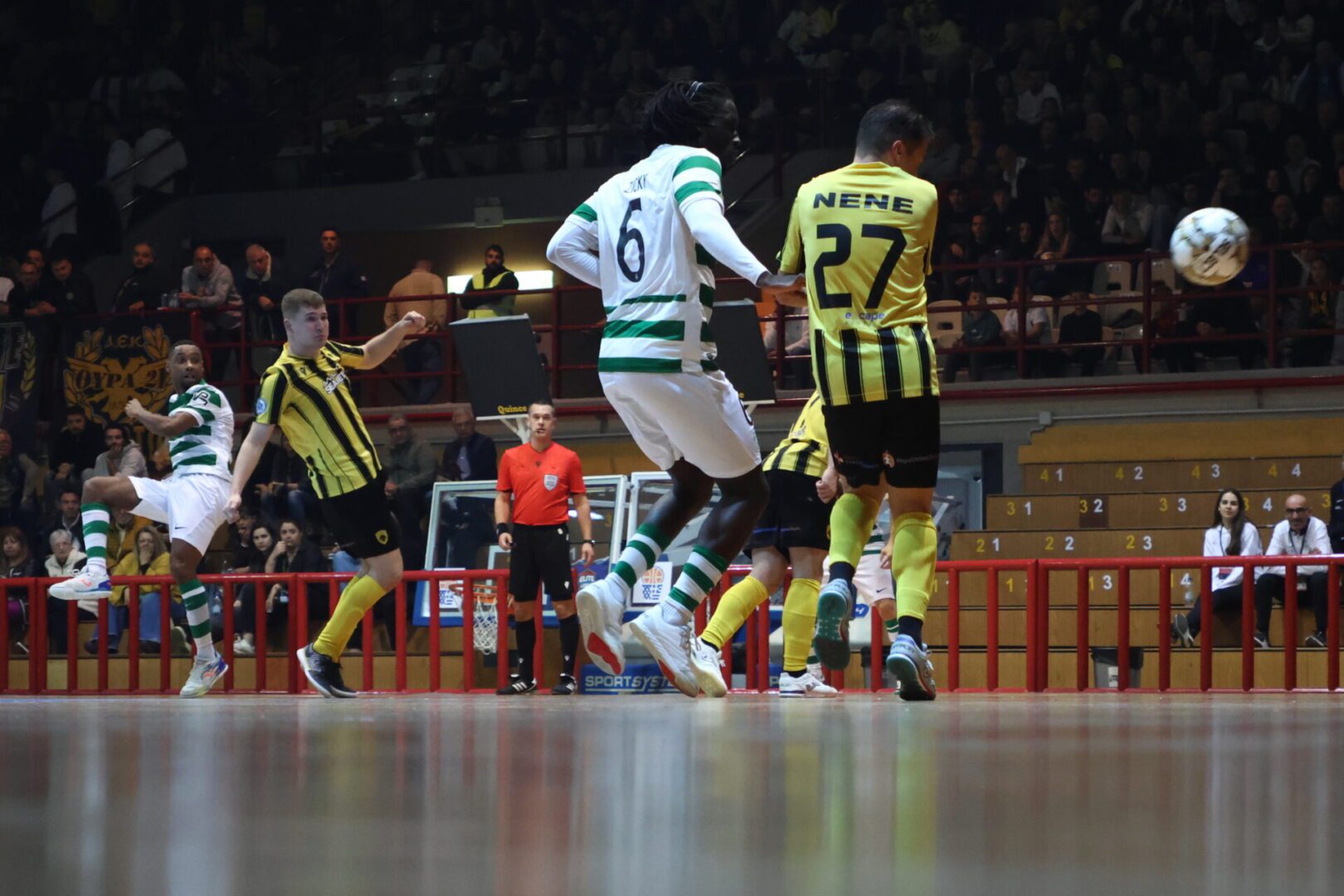 Futsal Champions League: Η ΑΕΚ λύγισε από την πανίσχυρη Σπόρτινγκ αλλά αποθεώθηκε από τον κόσμο της στο Λαύριο!