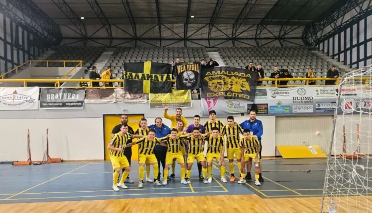 Futsal: Οι οπαδοί της ΑΕΚ πανηγύρισαν μαζί με την ομάδα μετά τη νίκη στον Πύργο (vid)