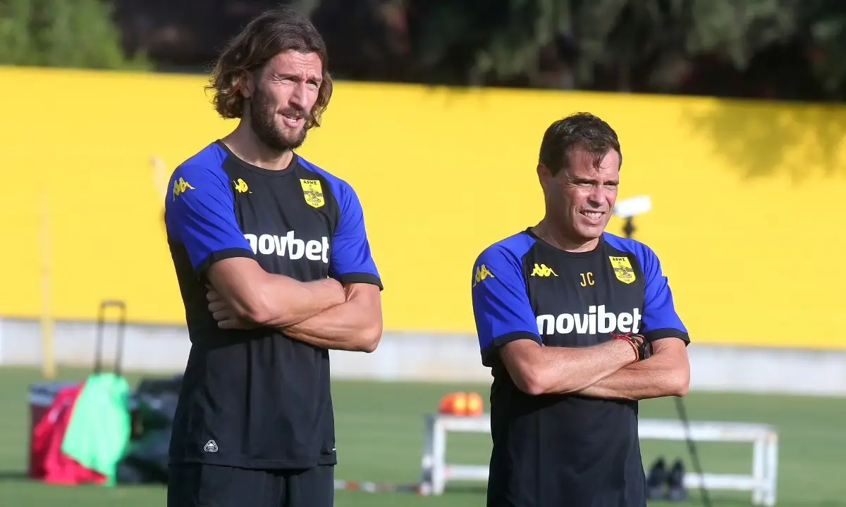 Απουσία-έκπληξη: Ο Τσιγκρίνσκι δεν θα είναι στο πλευρό του Χιμένεθ στο σημερινό ματς με την ΑΕΚ