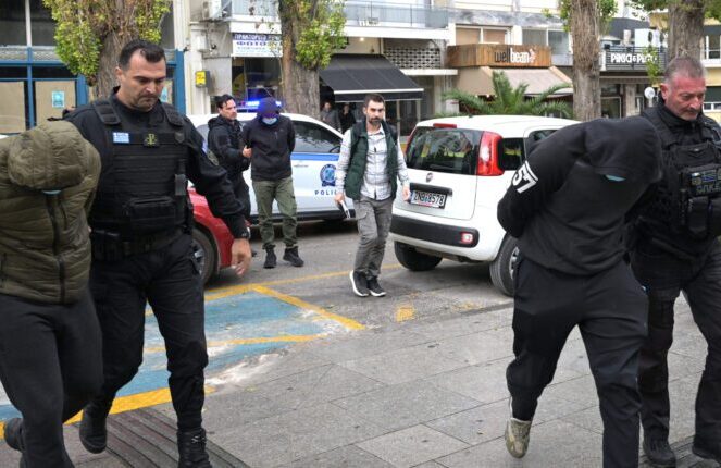 Δολοφονία στη Χαλκίδα: Στον Εισαγγελέα οι οκτώ συλληφθέντες για τη φονική συμπλοκή