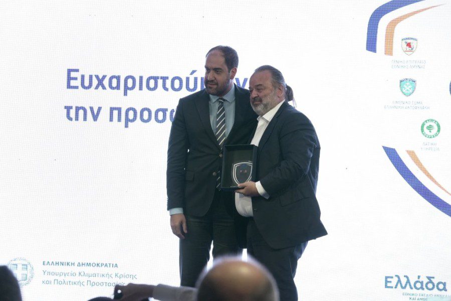 ΑΕΚ: Ο Μάριος Ηλιόπουλος βραβεύτηκε για τη συμβολή του στις πυρκαγιές της Χίου (VIDEO)