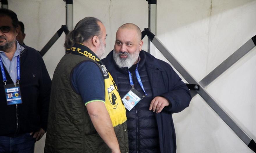 Καραπαπάς: «Έχει να μάθει πολλά ο Ηλιόπουλος – Αγαπάει την ΑΕΚ και την ακολουθεί παντού»