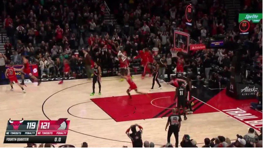 NBA: Buzzer beaters, τρίπλ-νταμπλ και νίκες στο φινάλε των αγώνων (vids)