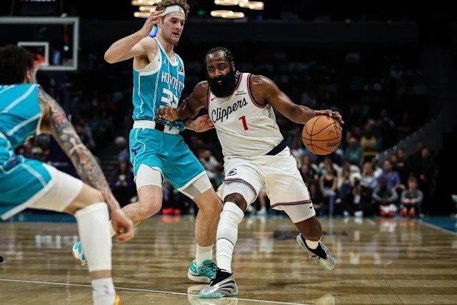 NBA: Ο Χάρντεν «εκτέλεσε» τους Χόρνετς – Oι Πίστονς σε σερί 12 νικών (vids)
