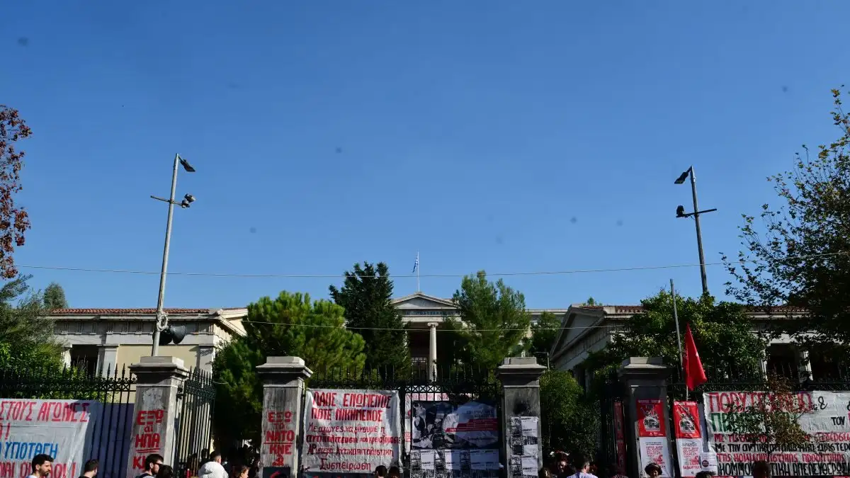 Χάος στο Πολυτεχνείο: Άγρια επεισόδια και καταγγελίες για σοβαρούς τραυματισμούς