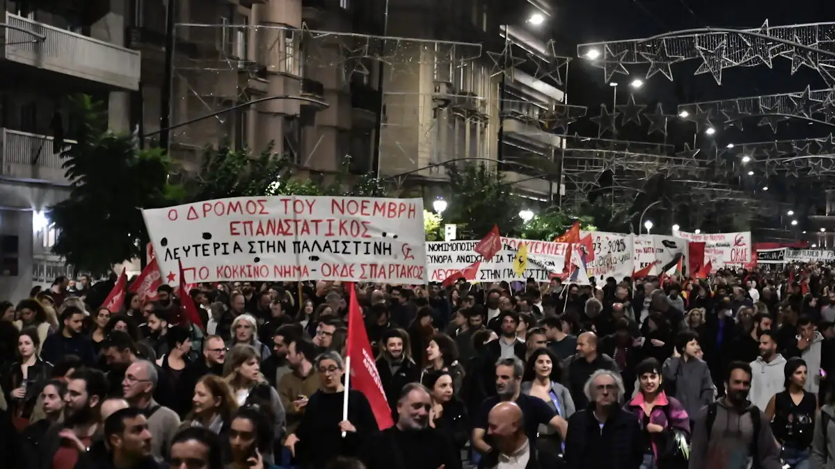 52η επέτειος Πολυτεχνείου: Μαζική πορεία με πάνω από 15.000 συμμετέχοντες