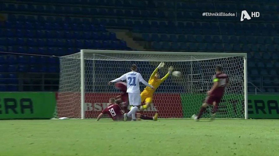 Λευκορωσία – Ελλάδα: Τρομερή επέμβαση – Στέρησε το γκολ στον Τσιμίκα ο Λαπούνκοφ (vid)