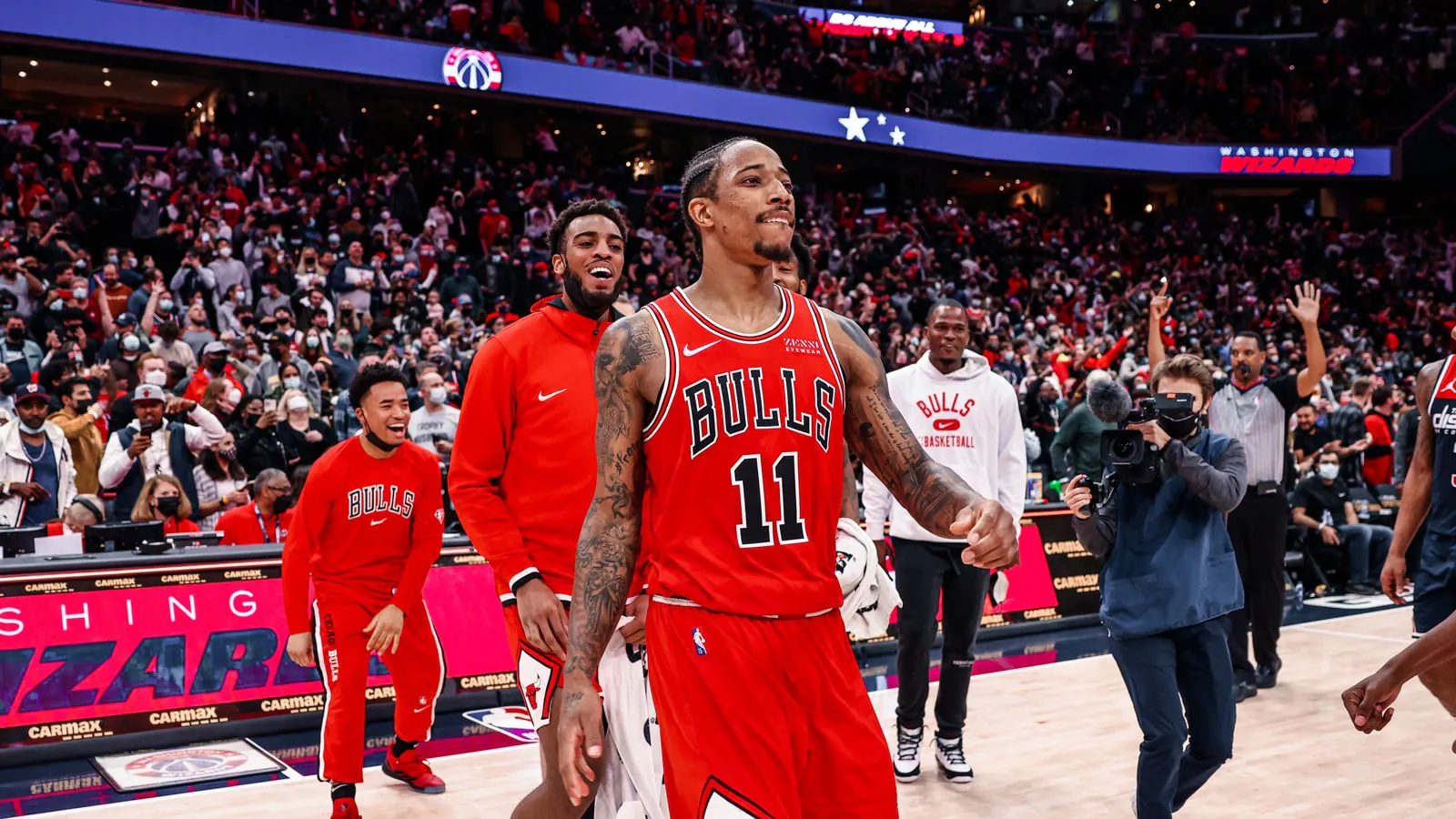 NBA: Σενάρια για Ουόριορς και ΝτεΡόζαν – Η οικονομική «διαφορά» και οι συζητήσεις