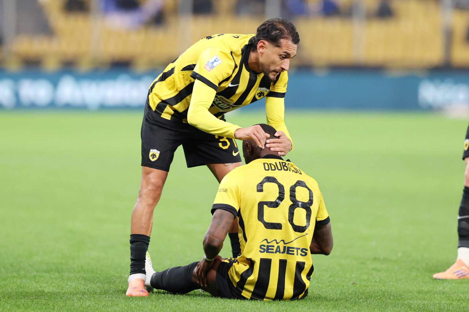 Νέα ατυχία για την ΑΕΚ: Αναγκαστική αλλαγή ο Μόουζες Οντουμπάτζο στο ματς με τον ΟΦΗ