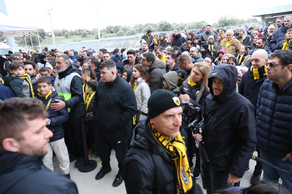 Στιγμές χαράς για τα παιδιά του AEK Kids Club στο «Σεραφείδειο» – Δείτε εικόνες από το φιλικό αλλά και από τη γιορτή! (pics)