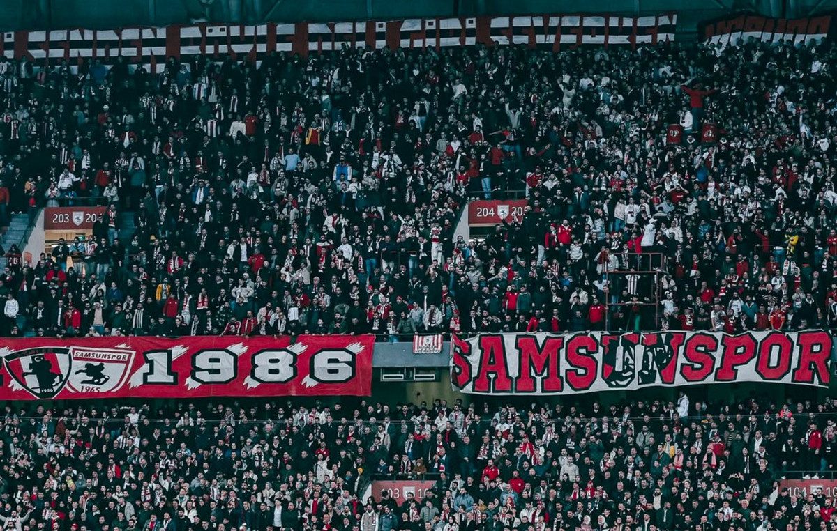 Συνθήματα υπέρ του Κεμάλ Ατατούρκ από τους οπαδούς της Σαμσουνσπόρ στο ματς με την ΑΕΚ (VIDEO)
