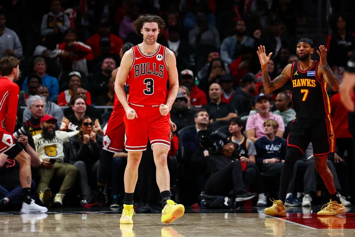 Σικάγο Μπουλς: Νίκη-ανατροπή επί των Χοκς με Γκίντι και Γουάιτ πρωταγωνιστές (VIDEO)