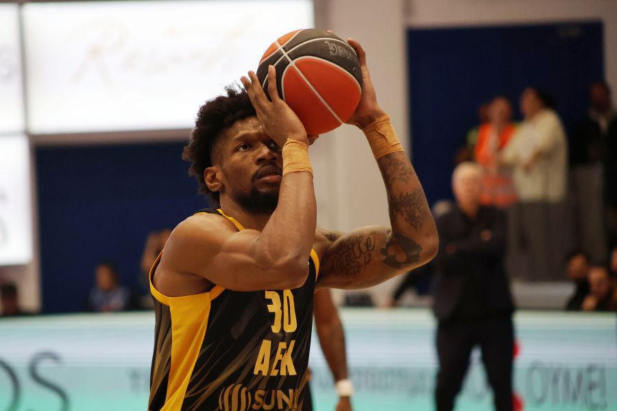 Έφτασε στην Κωνσταντινούπολη ο Σίλβα – Ολοκληρώνεται η μεταγραφή του στην Φενερμπαχτσέ