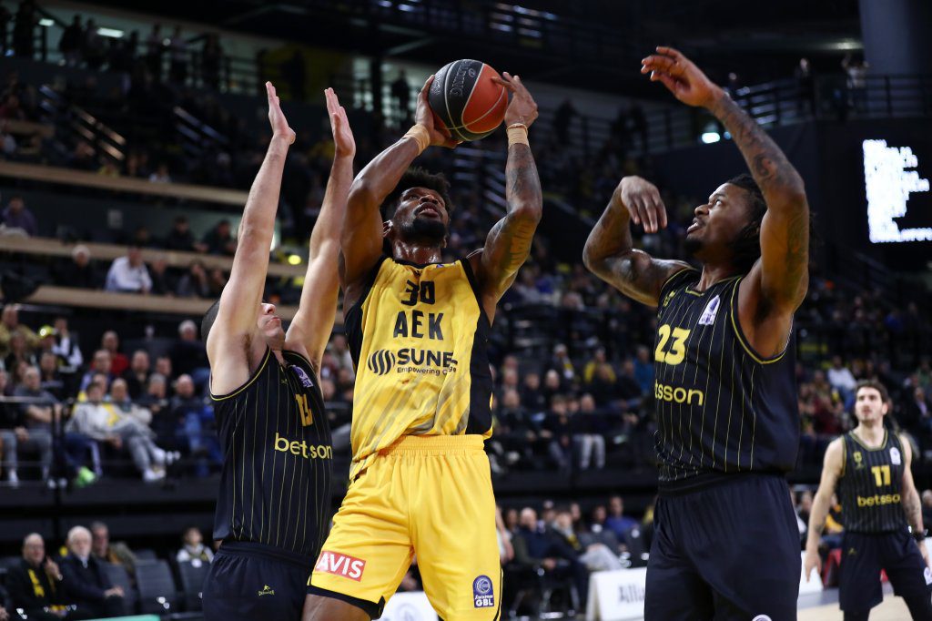ΑΕΚ – Άρης 82-76: Τα highlights της μεγάλης νίκης της «Βασίλισσας»! (VIDEO)