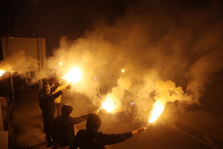 ΑΕΚ: Εντυπωσιακή υποδοχή στην αποστολή της ομάδας από τον κόσμο!