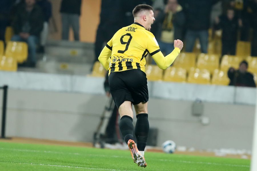 Γιόβιτς: «Είμαι χαρούμενος με τη ζωή εδώ και με την ομάδα – Ευχαριστώ τους φιλάθλους μας»