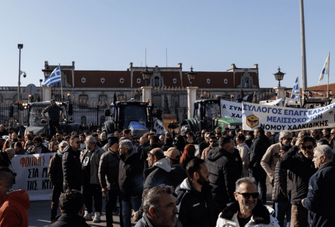 Μπλόκα αγροτών: «Αν δεχτεί ο Μητσοτάκης τα αιτήματα μας θα σταματήσουμε, αλλιώς θα το πάμε μέχρι τέλους»