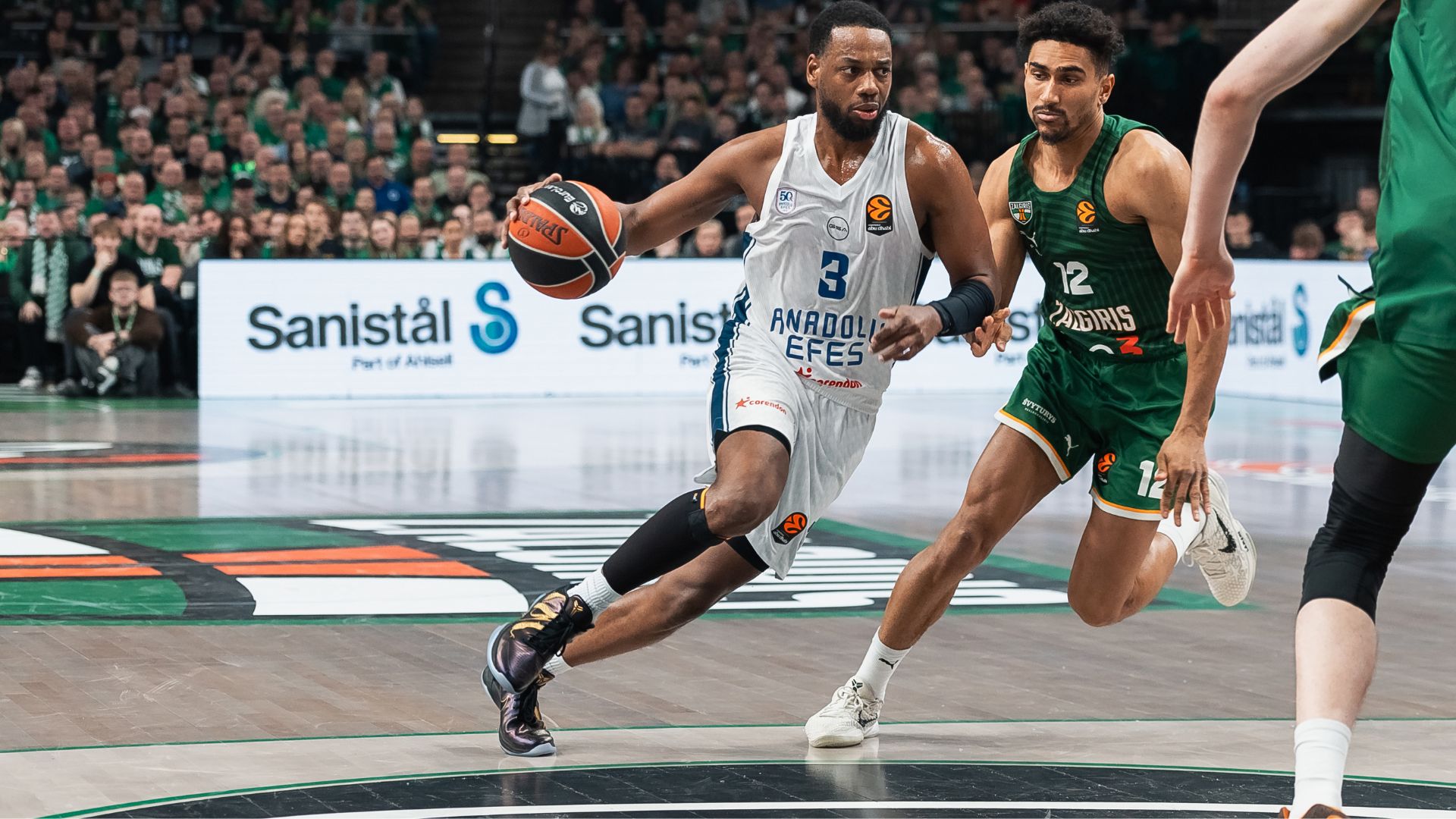 EuroLeague: Τεράστια νίκη της Αναντολού Εφές με 87-64 επί της Ζάλγκιρις