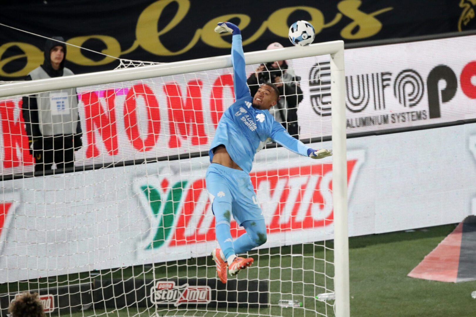 ΑΕΚ-Παναθηναϊκός: Σέντρα-σουτ του Γκατσίνοβιτς στο δοκάρι! (vid)