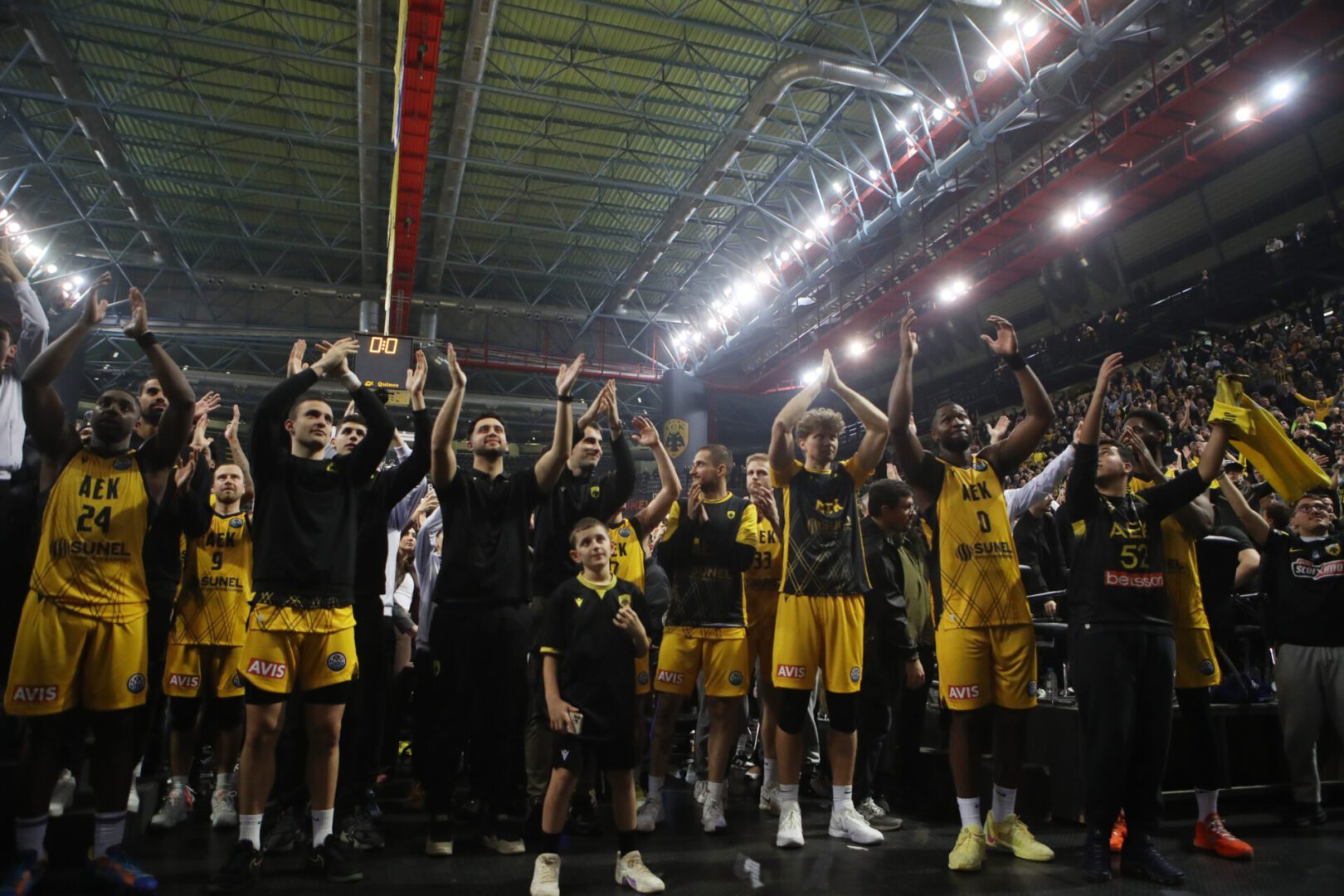 BCL: Η «οικογενειακή» εξέδρα της ΑΕΚ «έκλεψε» την παράσταση στο ματς με την Άλμπα ! (VIDEO)