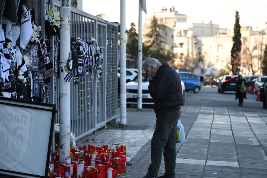 Συγκίνηση στην Τούμπα: Φίλαθλος της ΑΕΚ άφησε μήνυμα για τους αδικοχαμένους οπαδούς του ΠΑΟΚ (ΦΩΤΟ)