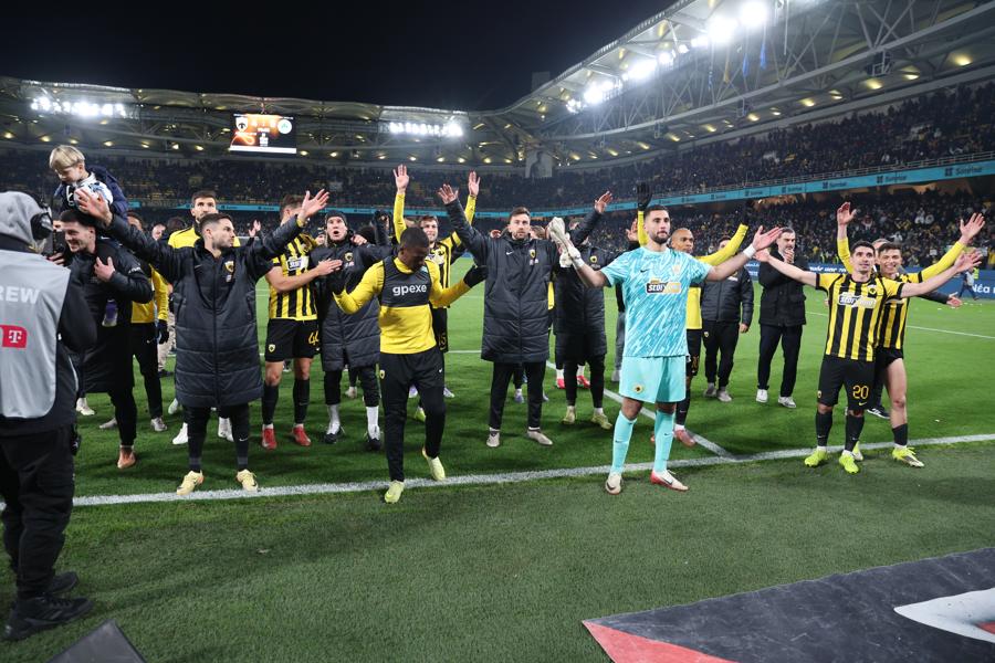 ΑΕΚ: Αποθέωση από τον κόσμο μετά τον θρίαμβο!