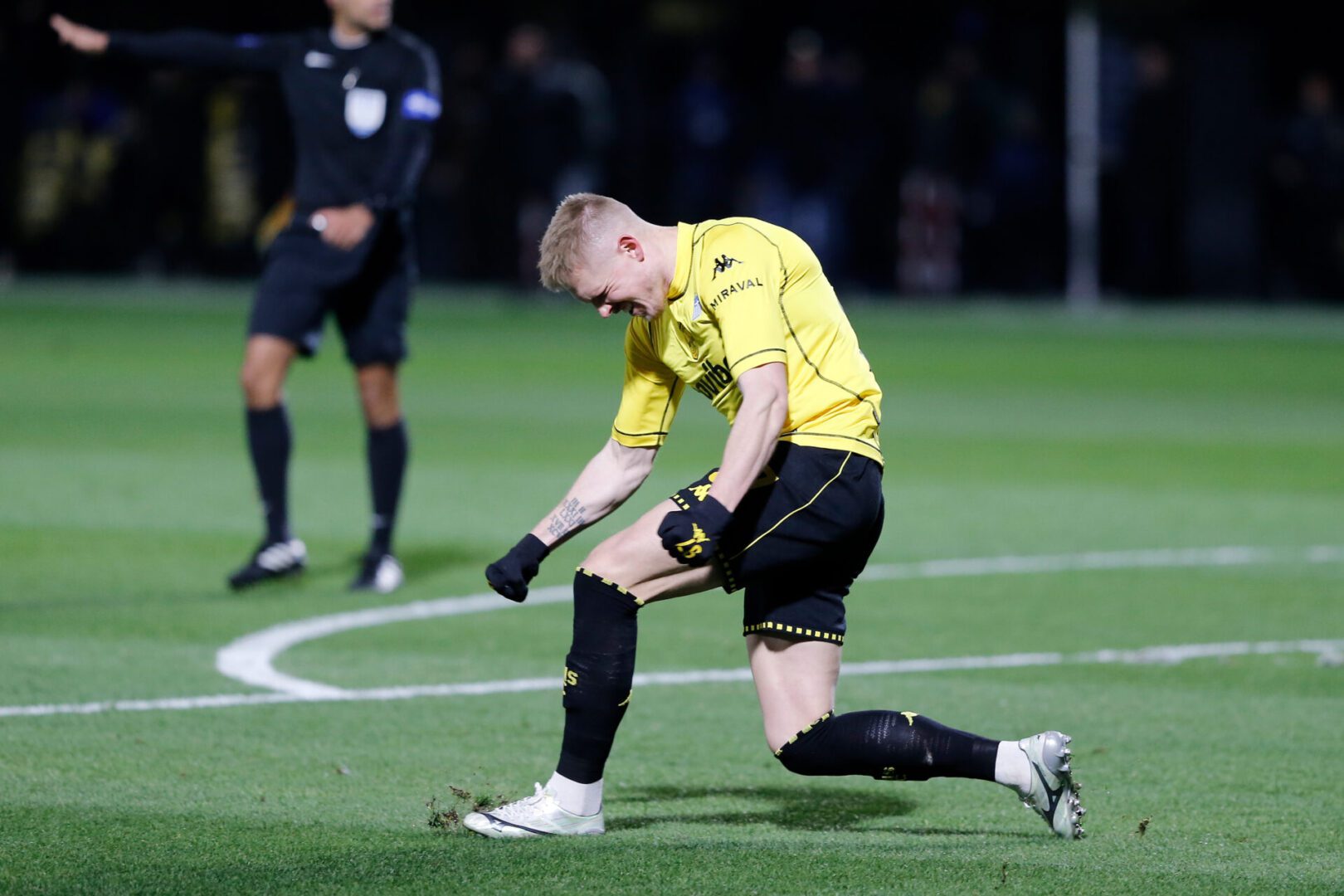 Άρης-ΑΕΚ: Φάουλ στον Ζοάο Μάριο – Ακυρώνεται το γκολ του Ντούντου μετά από έλεγχο VAR (vid)